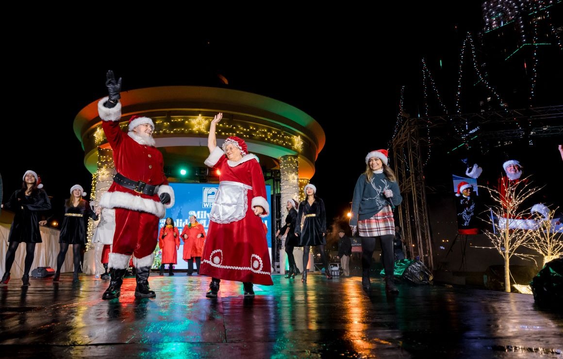 holiday lights kickoff pere marquette park