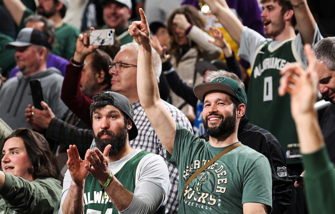 milwaukee bucks fans fiserv forum