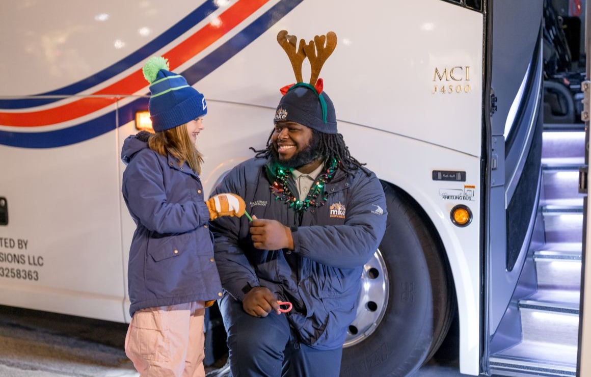 jingle bus boarding milwaukee holiday lights festival
