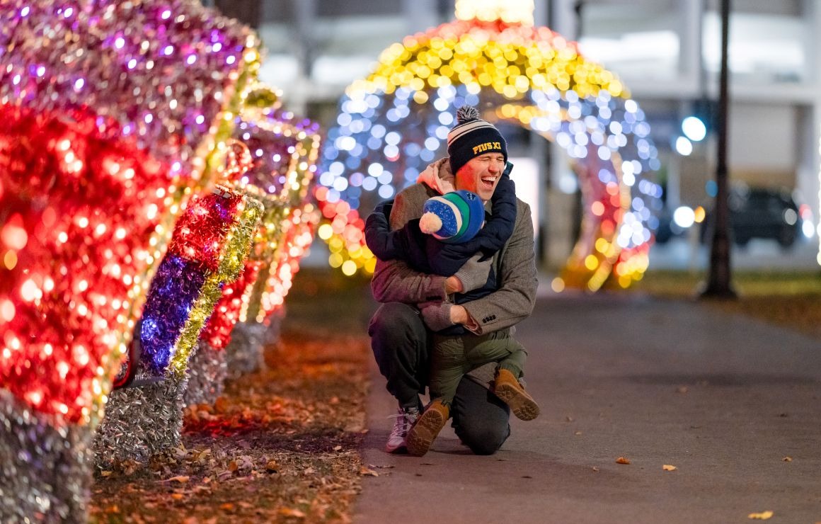 zeidler union square milwaukee holiday lights festival