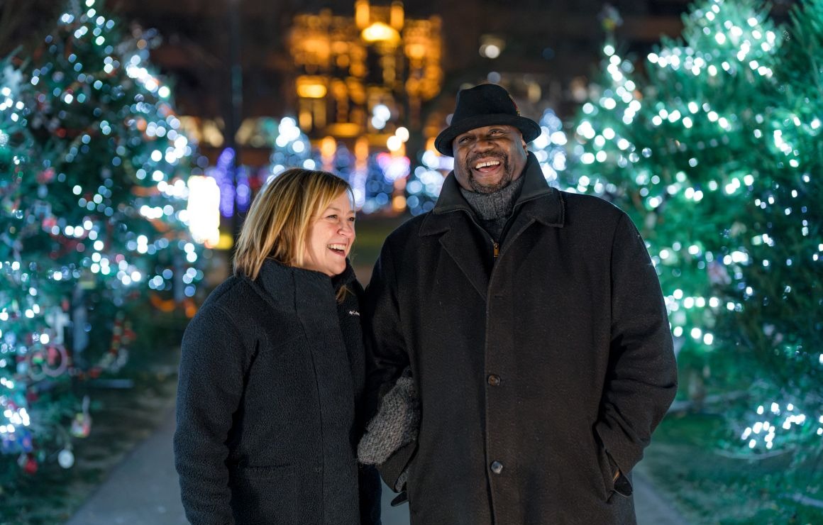 cathedral square park milwaukee holiday lights festival couple