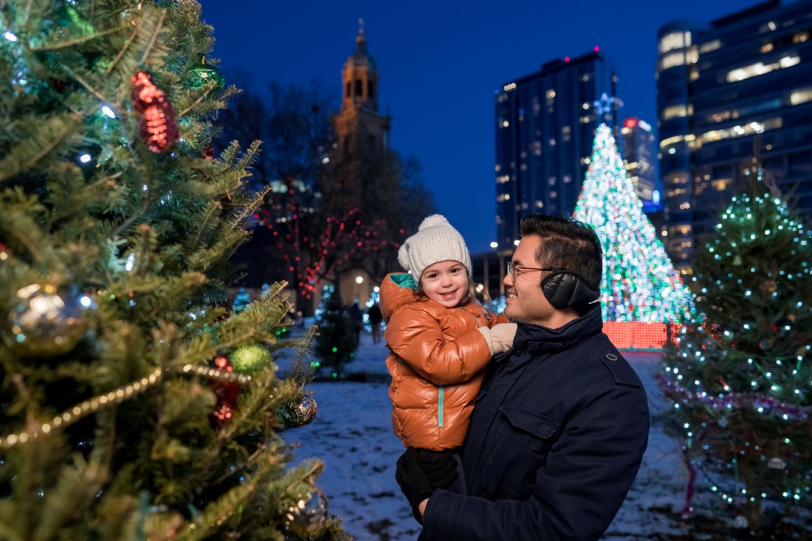 cathedral square park milwaukee holiday lights festival father and daughter