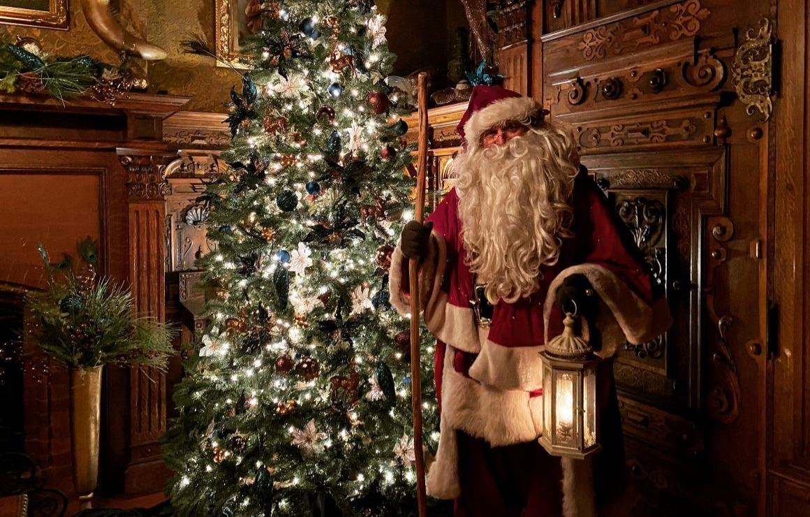 santa pabst mansion milwaukee