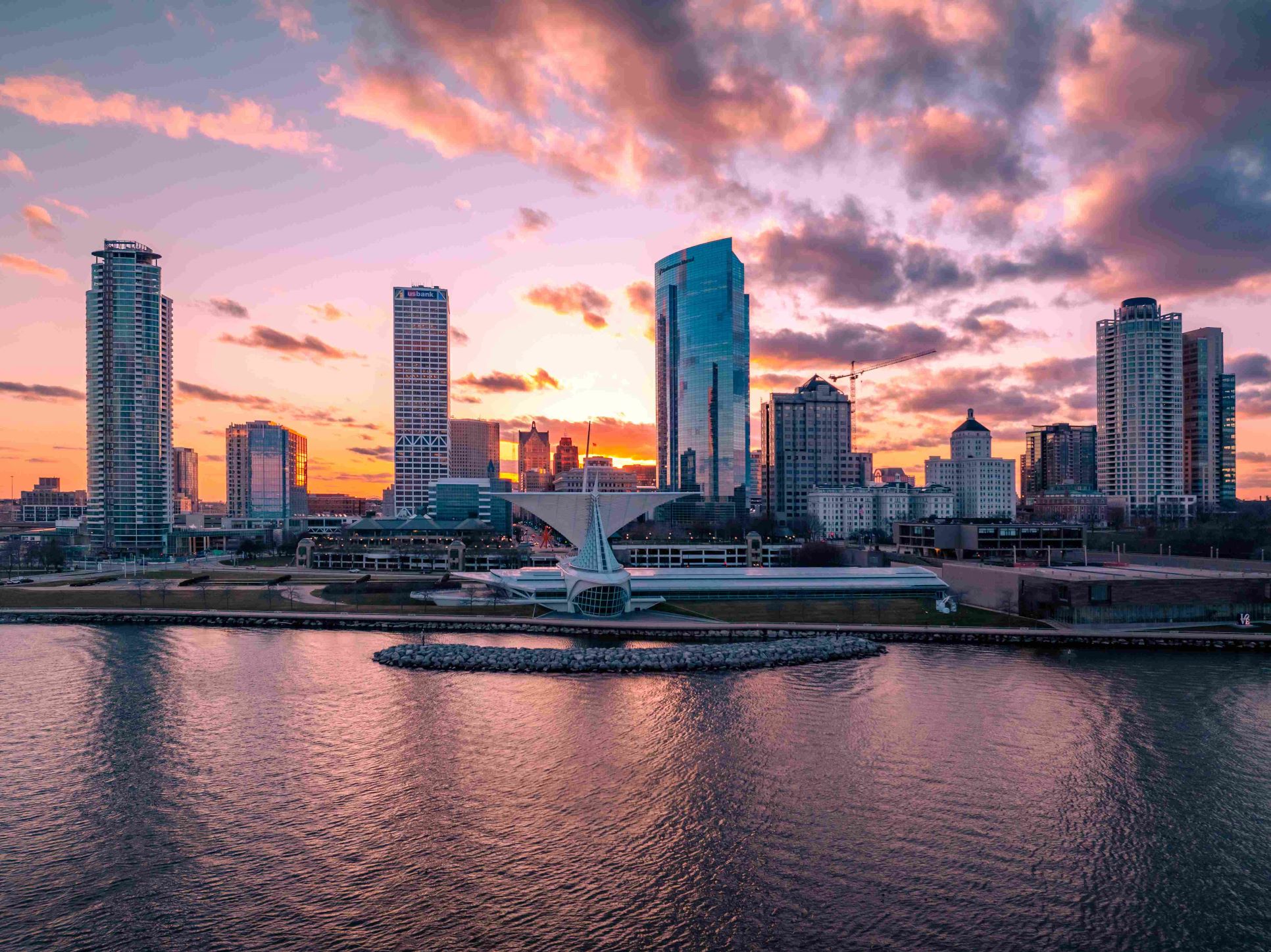 downtown milwaukee skyline