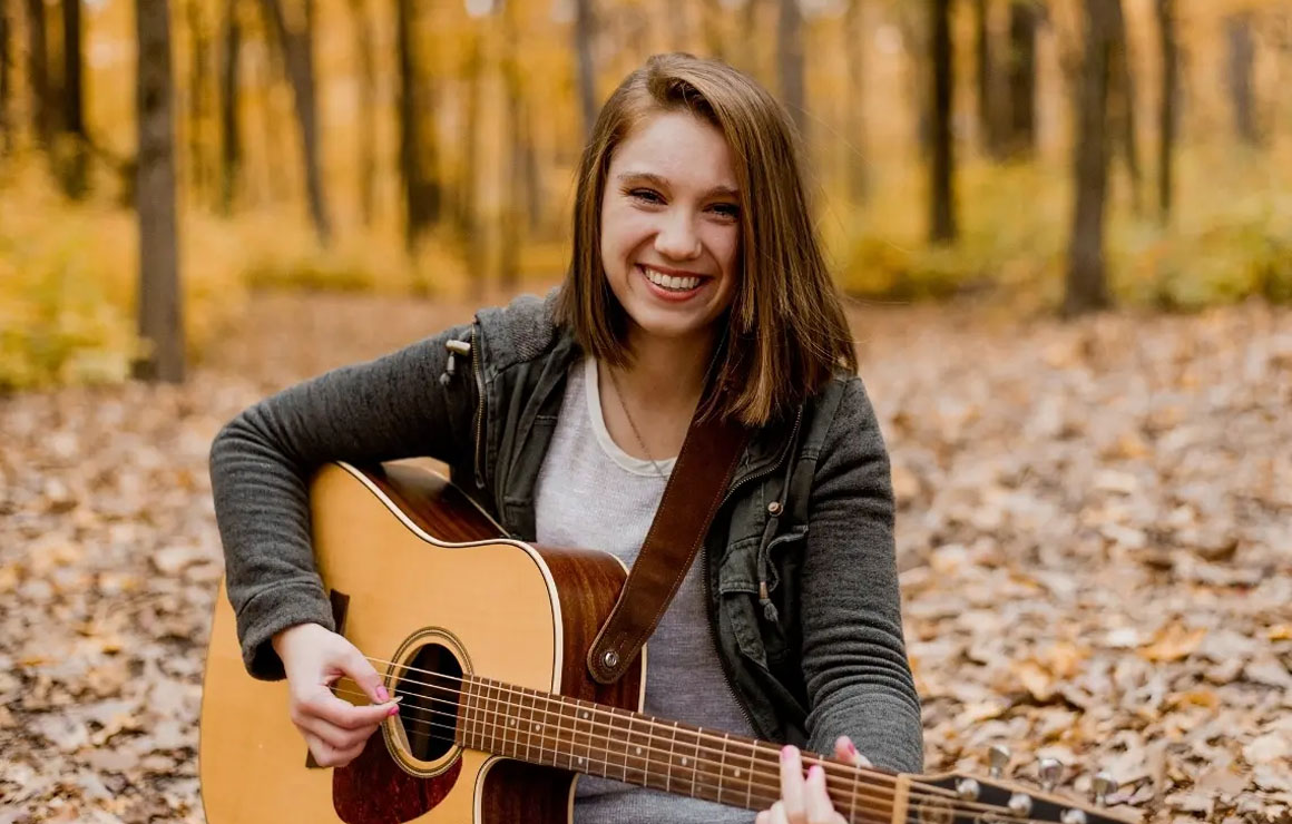 Catelyn Picco Tunes@Noon Milwaukee Downtown