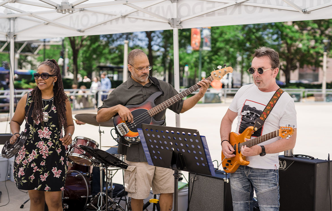 Donna Woodall Group Tunes@Noon Milwaukee Downtown