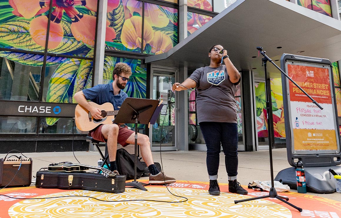 Fressure Point Tunes@Noon Milwaukee Downtown