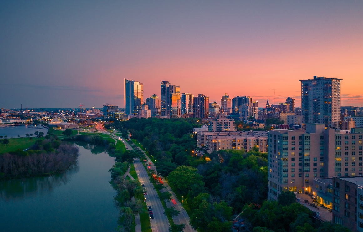 downtown milwaukee skyline