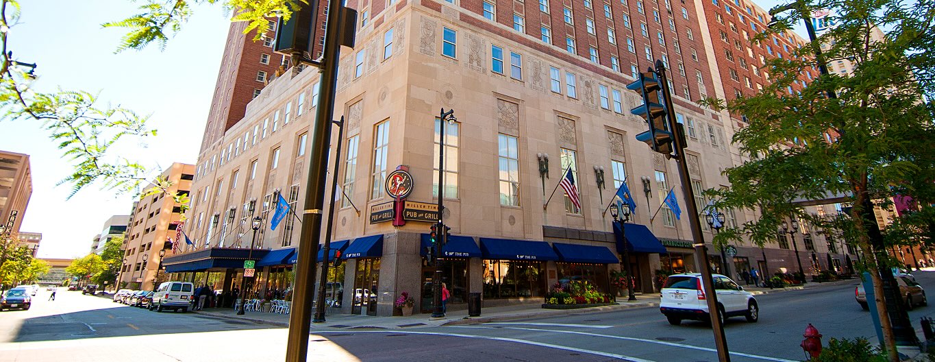 Exterior shot of the Hilton in Milwaukee.