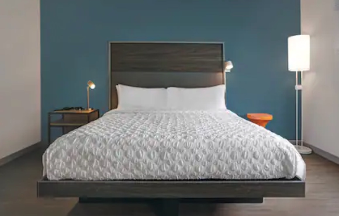 A bed in the Tru by Hilton hotel.